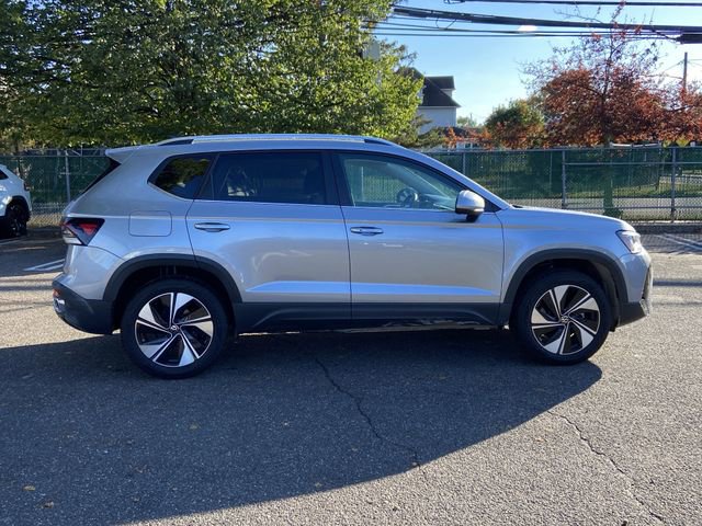 Used 2025 Volkswagen Taos SE AWD/4WD image 5