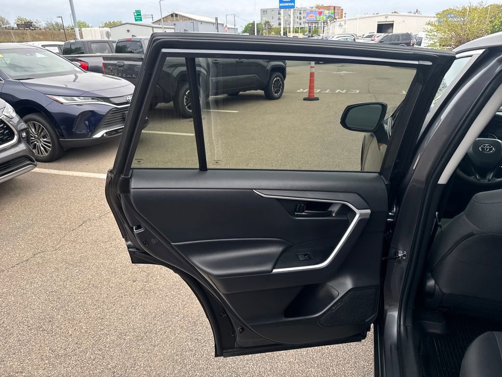 Used 2023 Toyota RAV4 LE AWD/4WD image 37