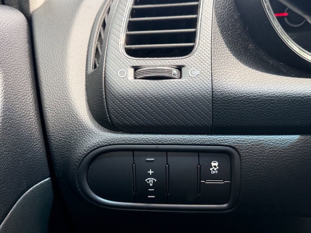Used 2018 Kia Forte S FWD image 18