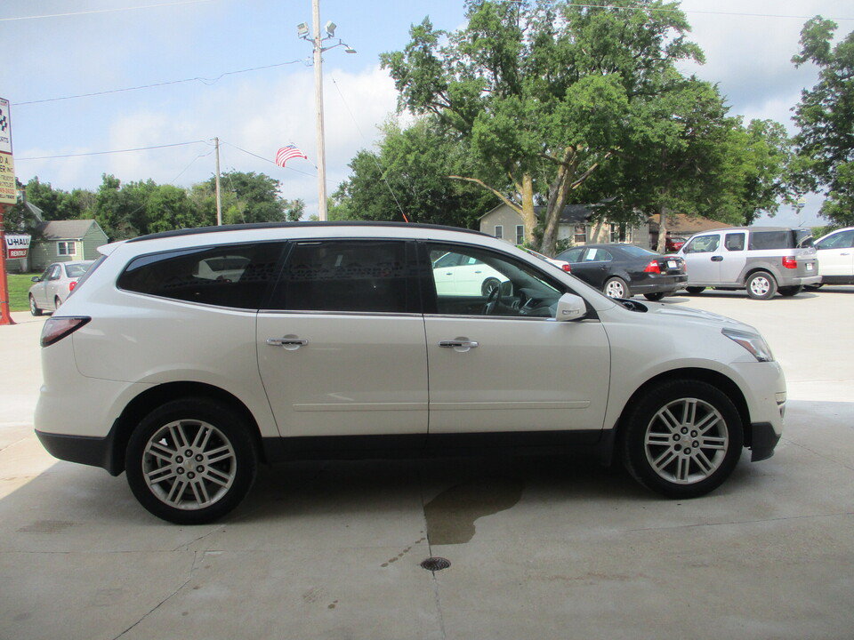 Used 2015 Chevrolet Traverse LT w/ Style and Technology Package FWD image 2
