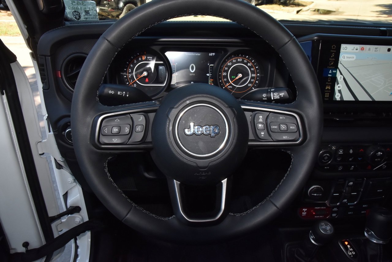 Used 2025 Jeep Gladiator Rubicon AWD/4WD image 23