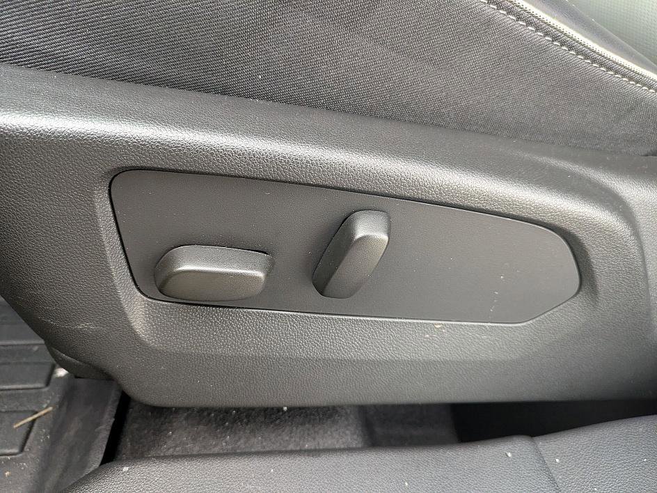 Used 2023 Buick Envision Essence image 12