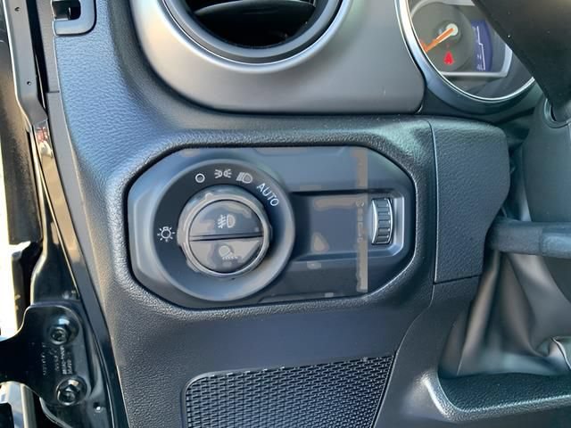 Used 2023 Jeep Gladiator Sport AWD/4WD image 49