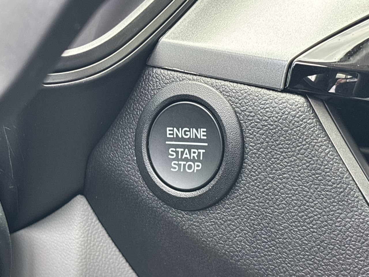 Used 2025 Ford Escape Active w/ Cold Weather Package FWD image 24