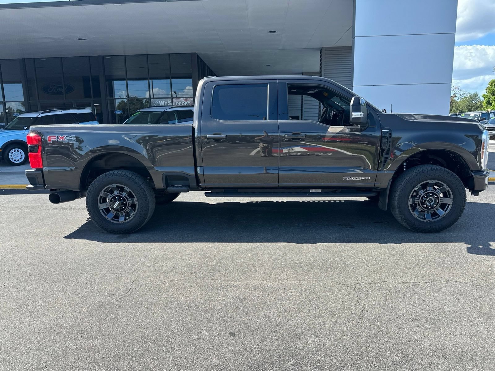 Used 2024 Ford F250 Lariat w/ Lariat Ultimate Package AWD/4WD image 3