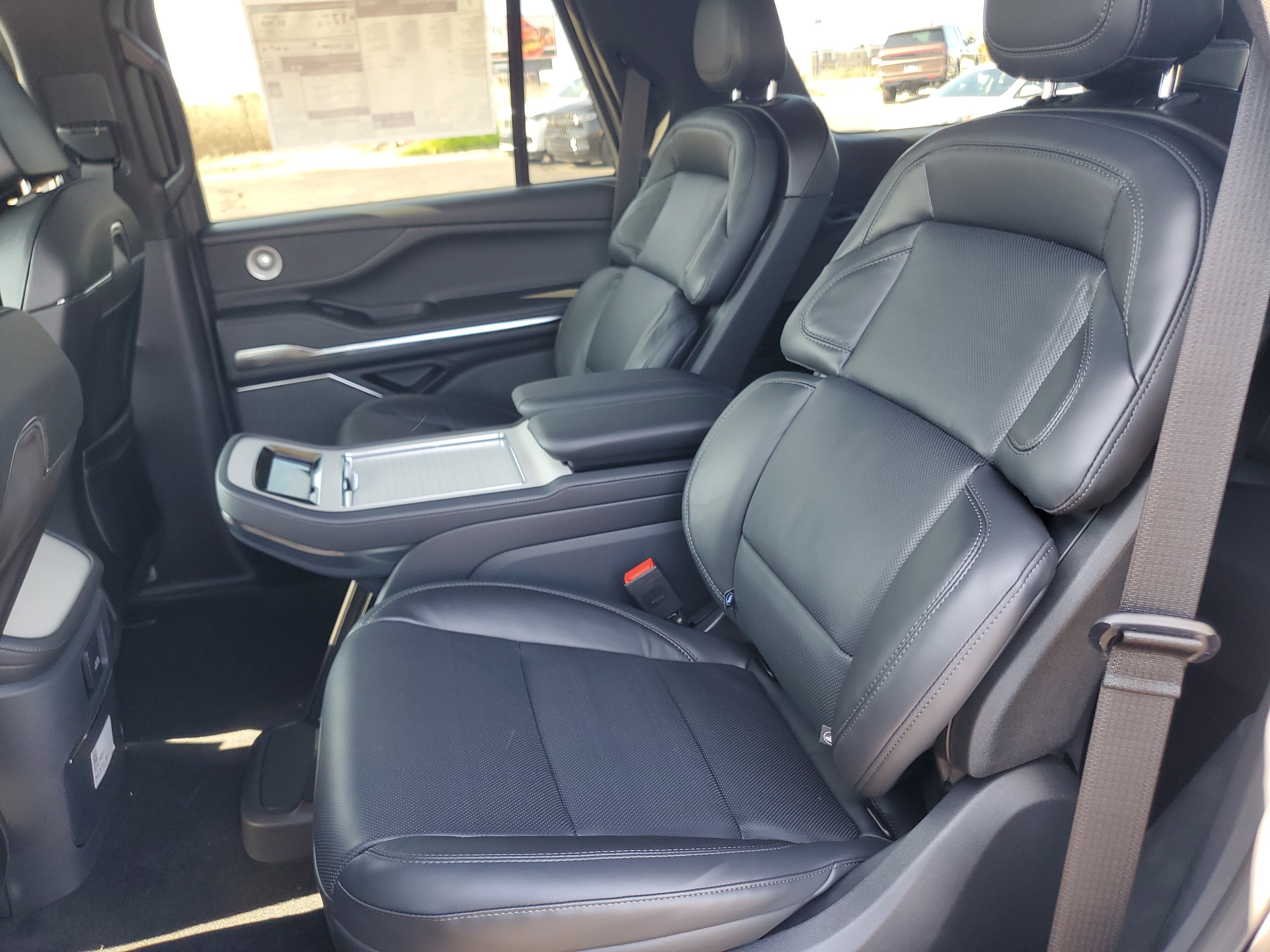 New 2027 Lincoln Navigator Reserve w/ Jet Appearance Package AWD/4WD image 31