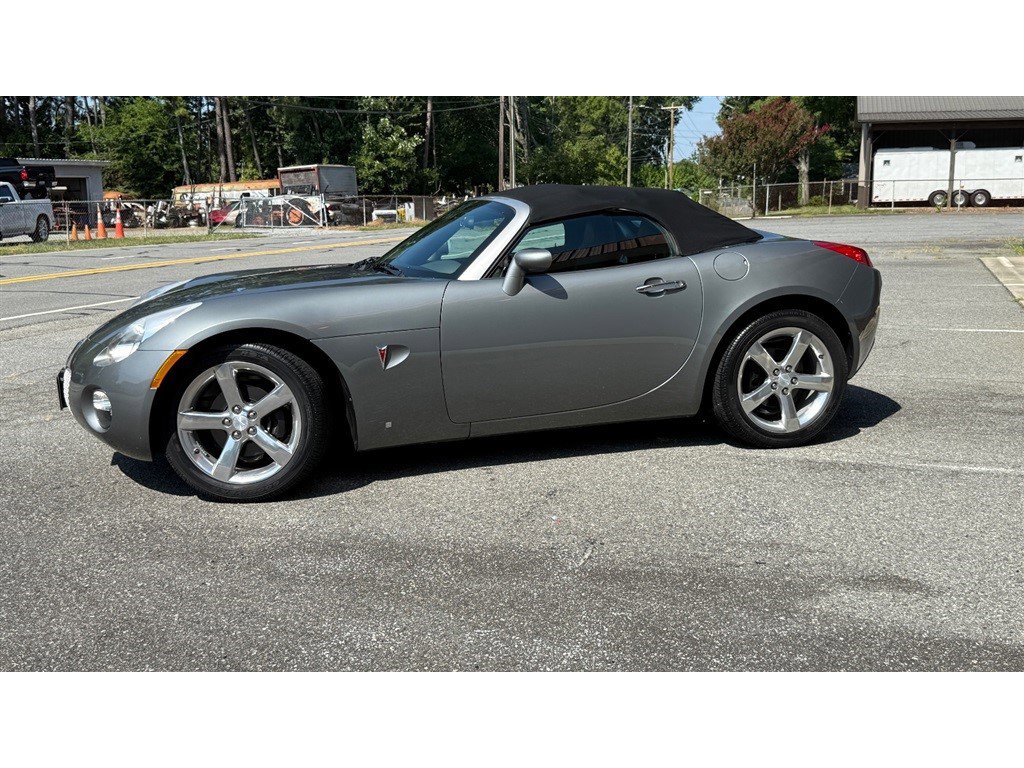 Used 2007 Pontiac Solstice Convertible w/ Premium Package image 3
