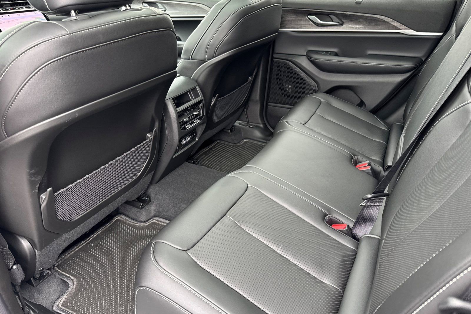 New 2025 Jeep Grand Cherokee Limited w/ Luxury Tech Group II image 14