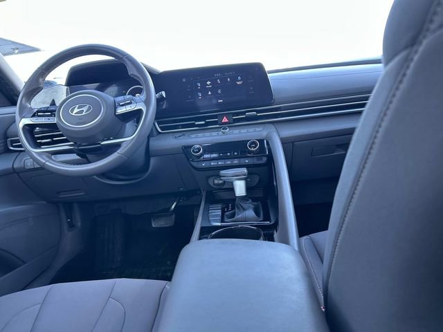 Certified 2024 Hyundai Elantra SEL w/ Convenience Package image 17
