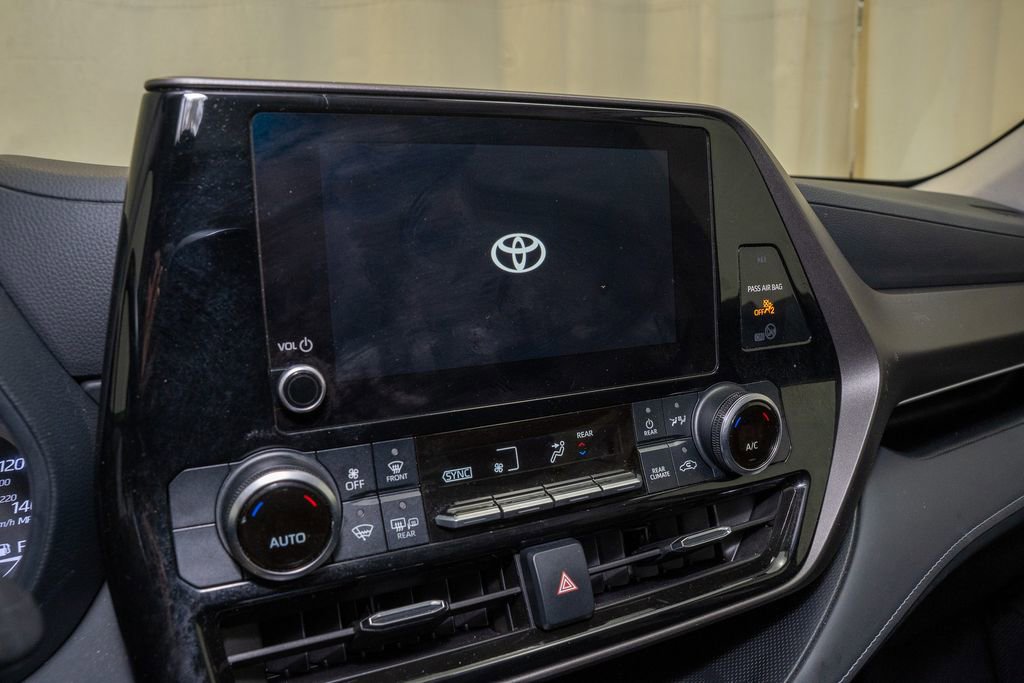 Used 2024 Toyota Highlander LE image 14