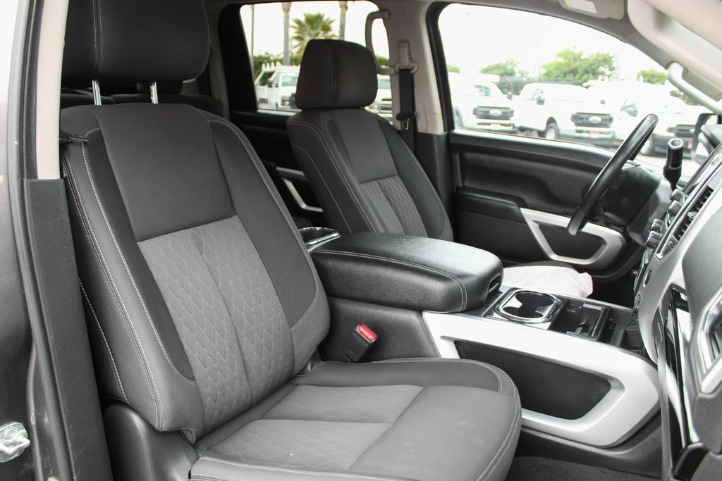 Used 2021 Nissan Titan SV w/ SV Convenience Package image 40