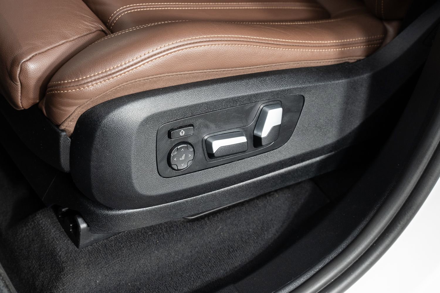 Used 2022 BMW X7 xDrive40i w/ Premium Package image 21