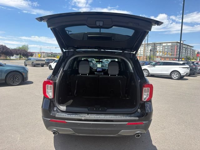 Used 2024 Ford Explorer XLT w/ Equipment Group 202A AWD/4WD image 8