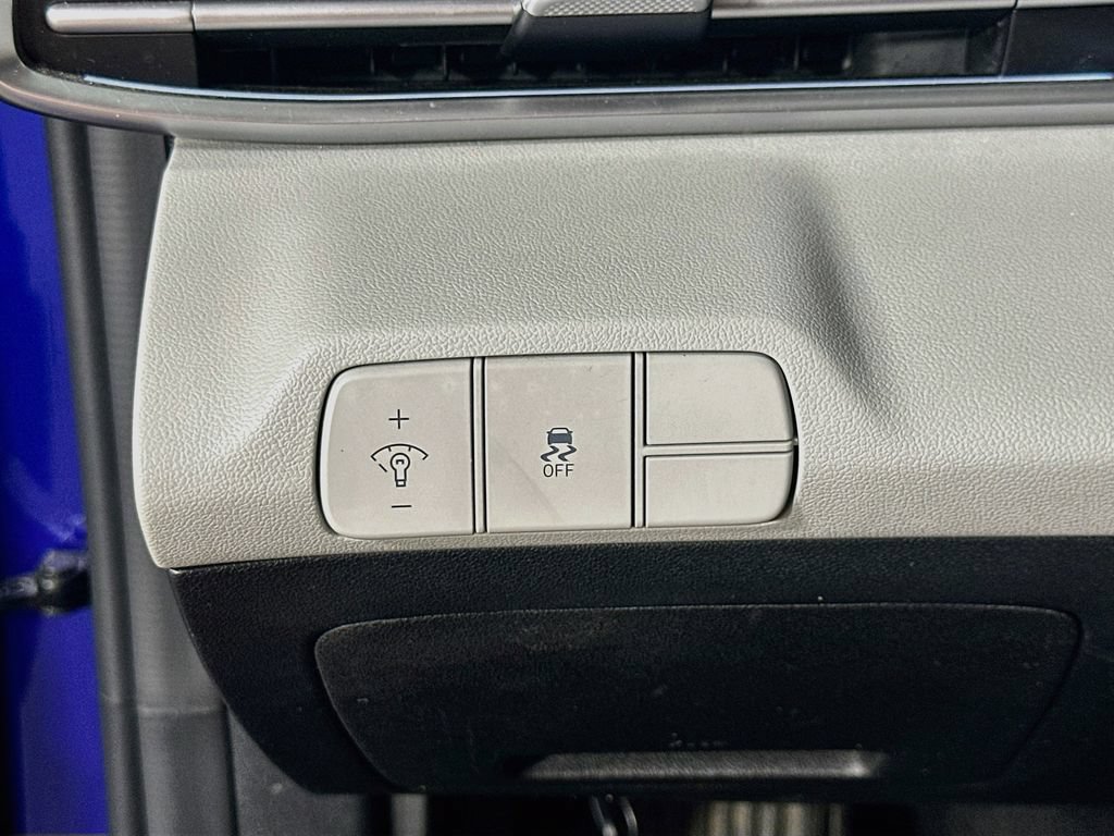 Used 2024 Hyundai Elantra Limited FWD image 23