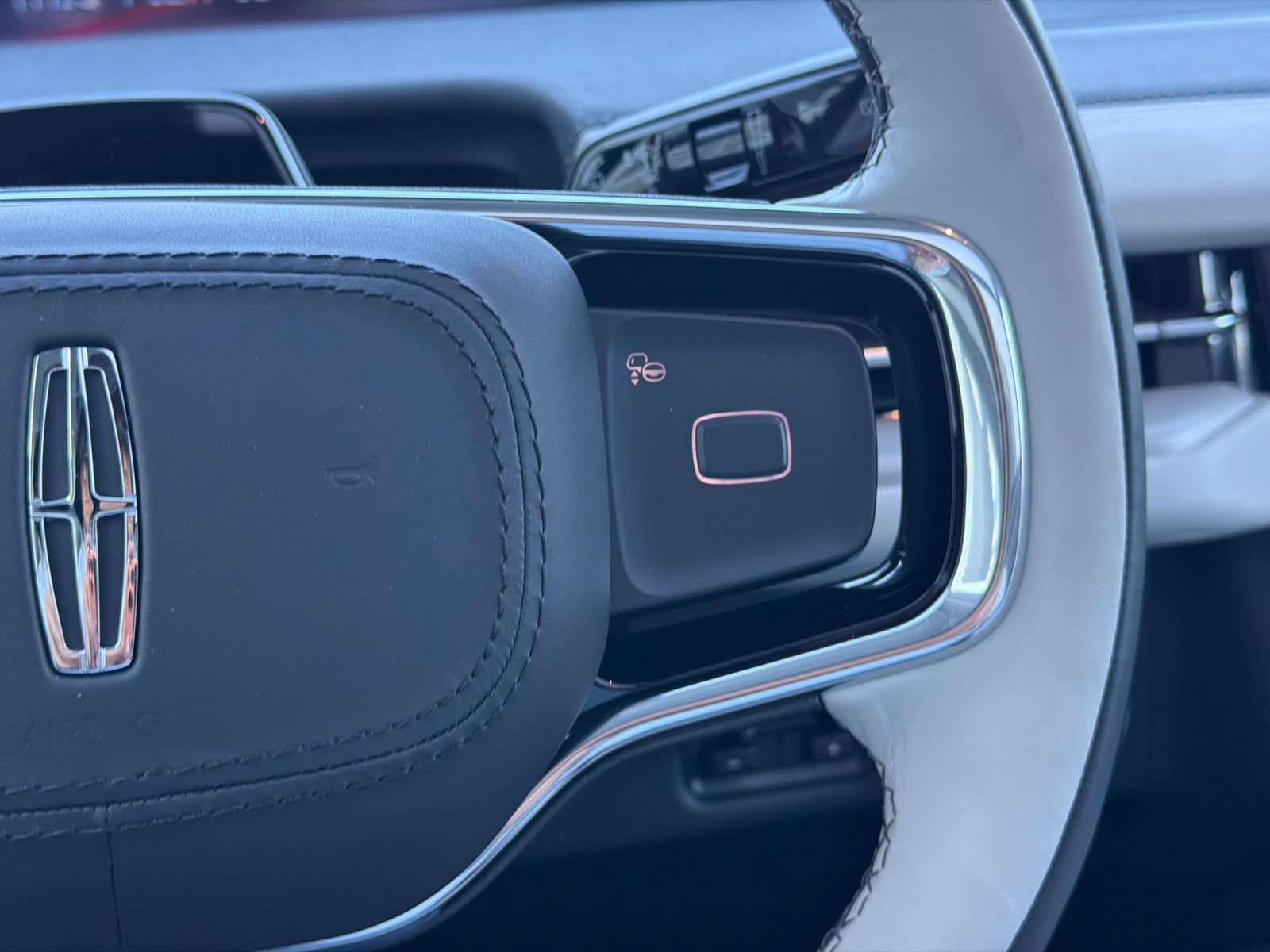 New 2026 Lincoln Navigator L Reserve AWD/4WD image 22