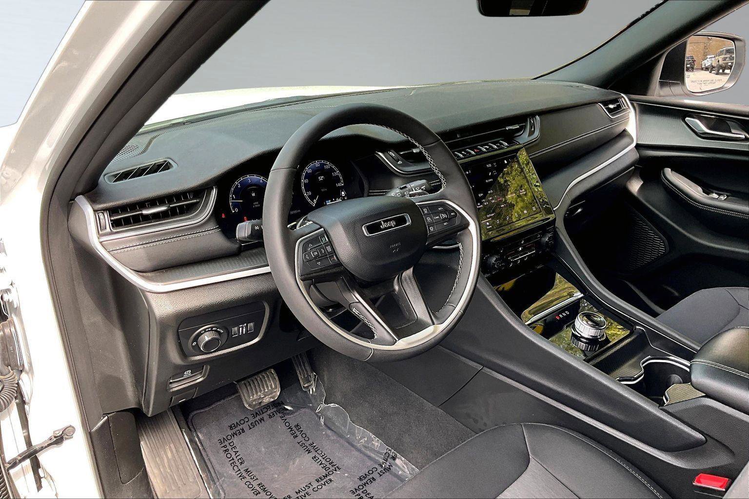 Certified 2025 Jeep Grand Cherokee Laredo X w/ Luxury Tech Group I AWD/4WD image 14