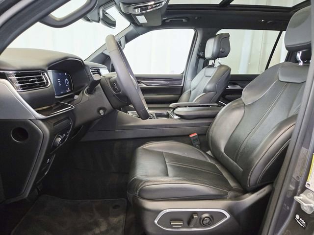 Used 2023 Jeep Wagoneer Base w/ Premium Group I image 9