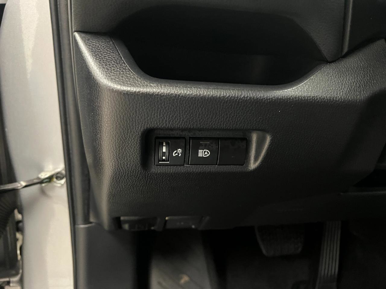 Used 2024 Toyota RAV4 XLE image 32