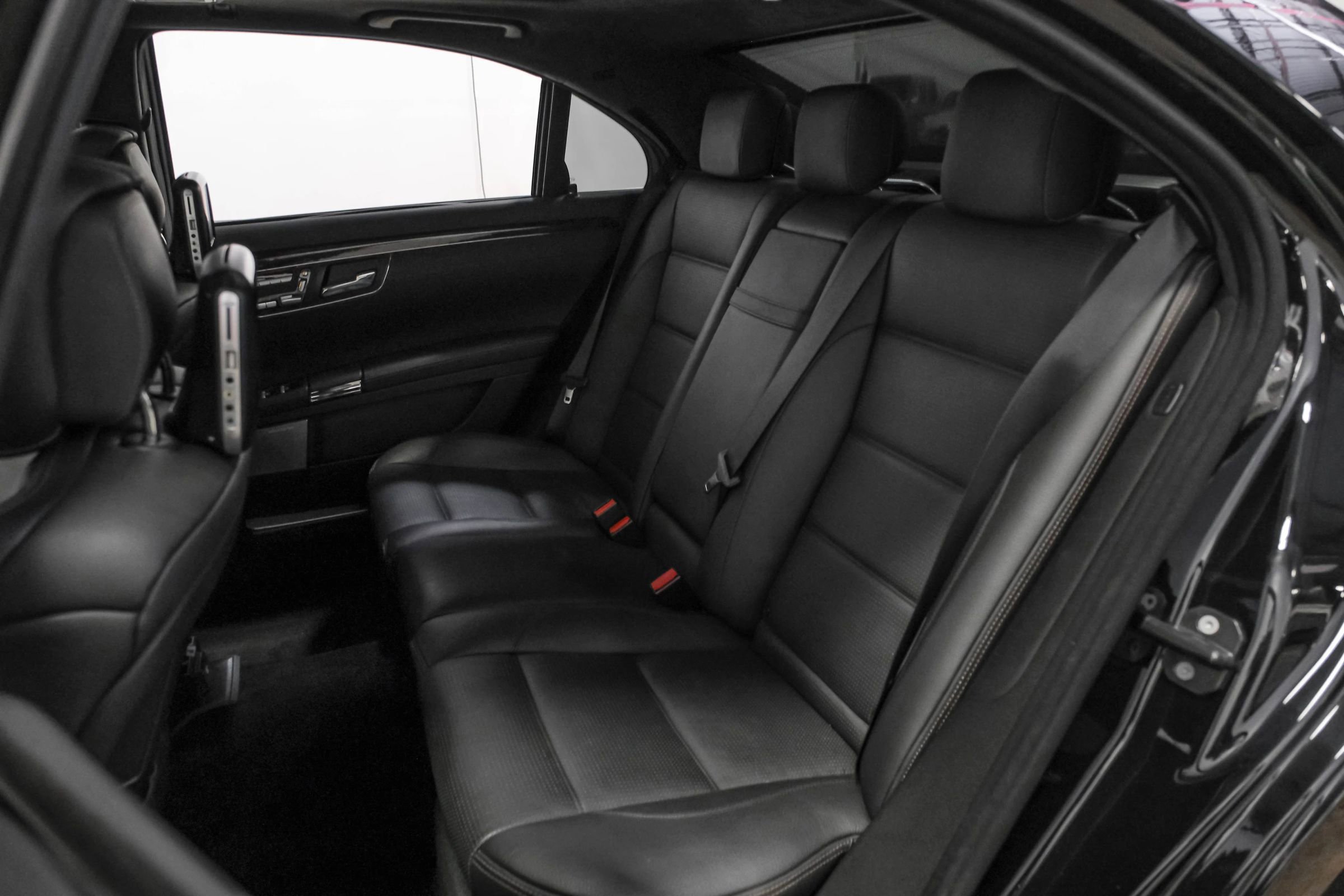 Used 2011 Mercedes-Benz S 63 AMG image 33