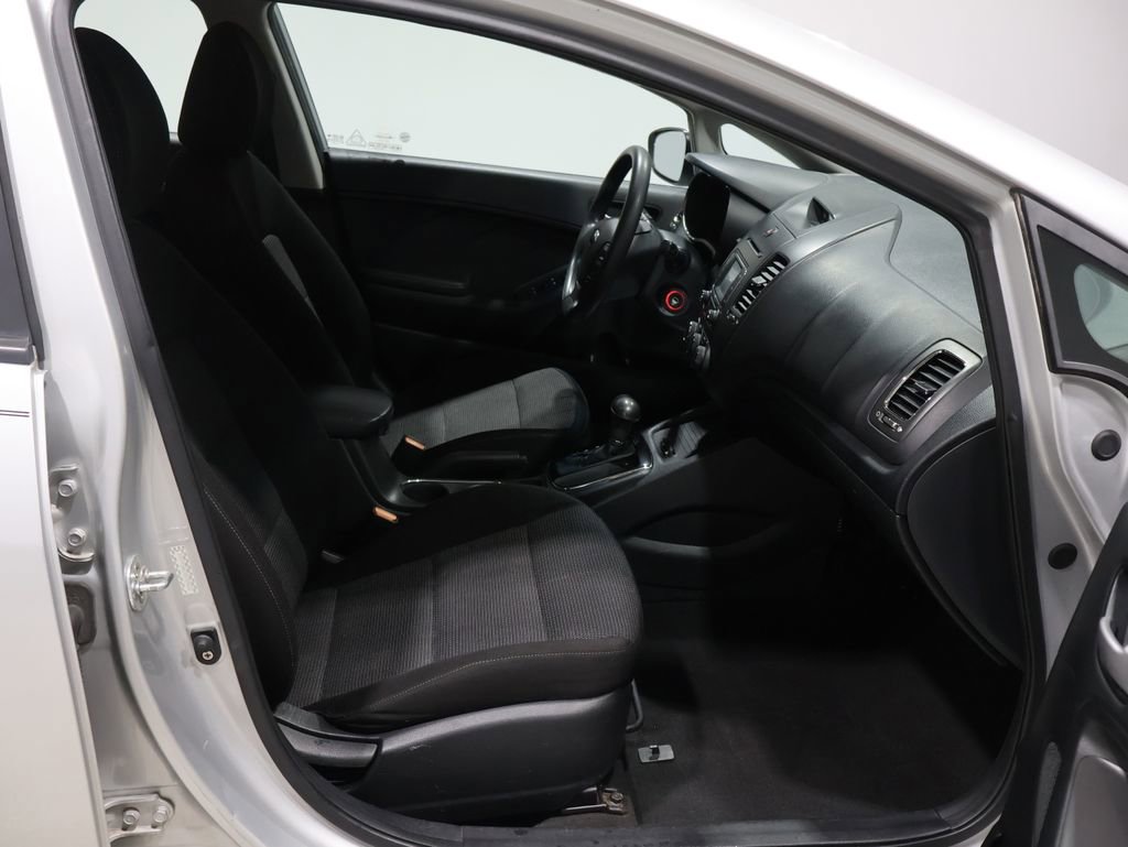 Used 2017 Kia Forte LX image 21
