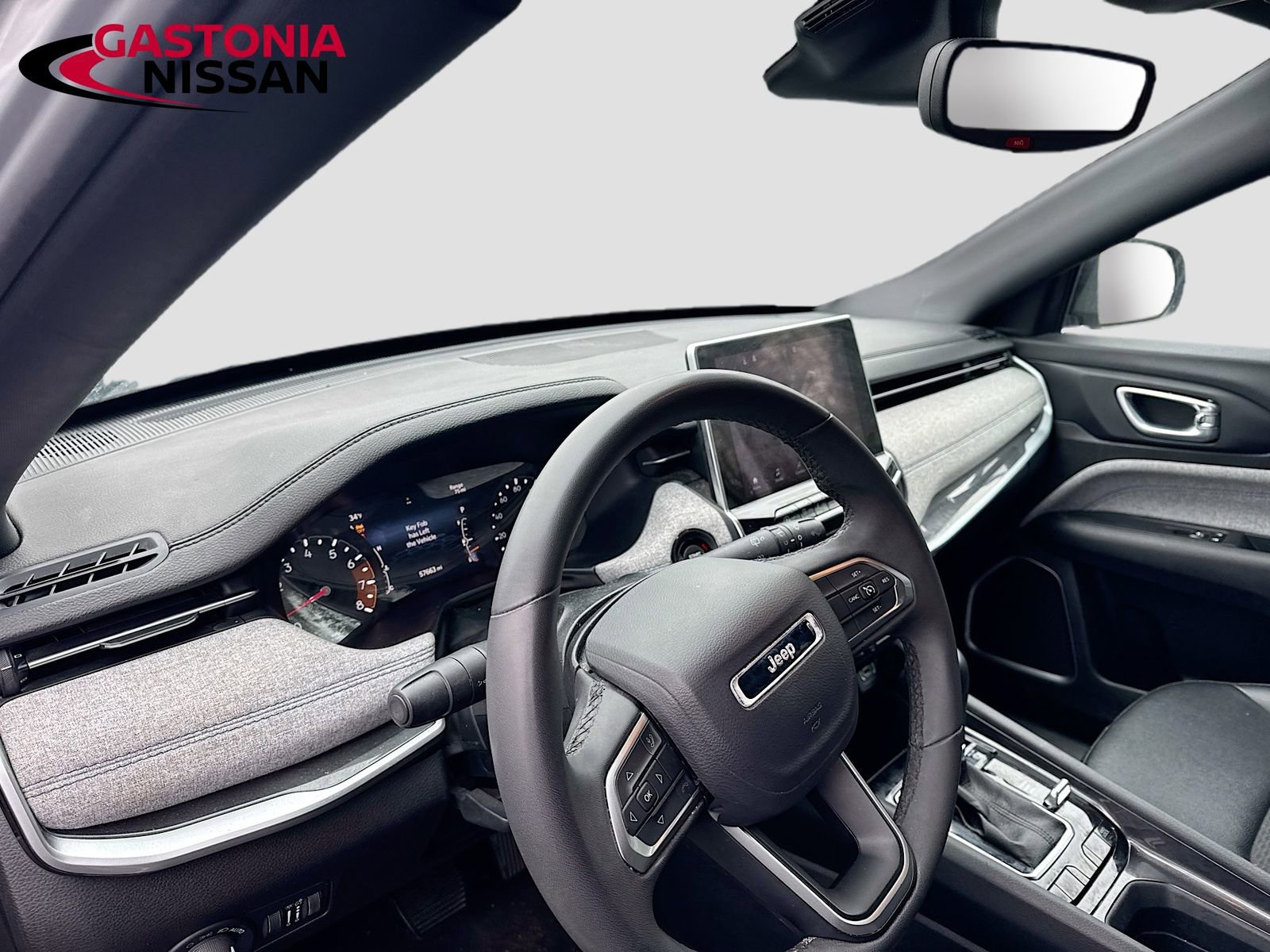 Used 2024 Jeep Compass Latitude image 11