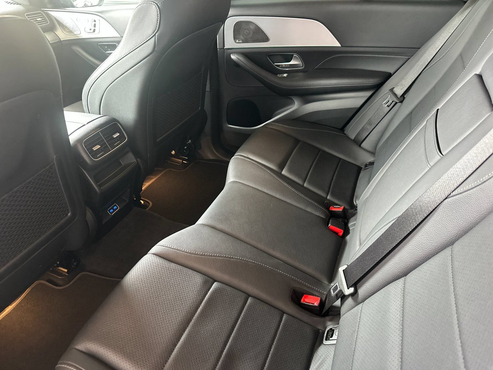 Used 2025 Mercedes-Benz GLE 350 4MATIC w/ Driver Assistance Package image 12