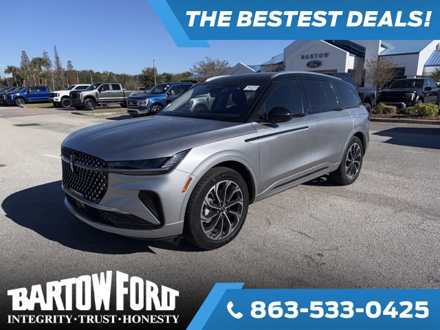 Used 2025 Lincoln Nautilus Reserve image 1