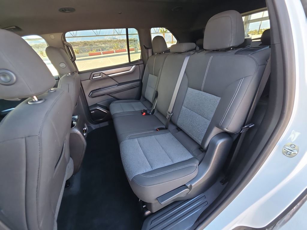 Used 2025 GMC Acadia Elevation image 26