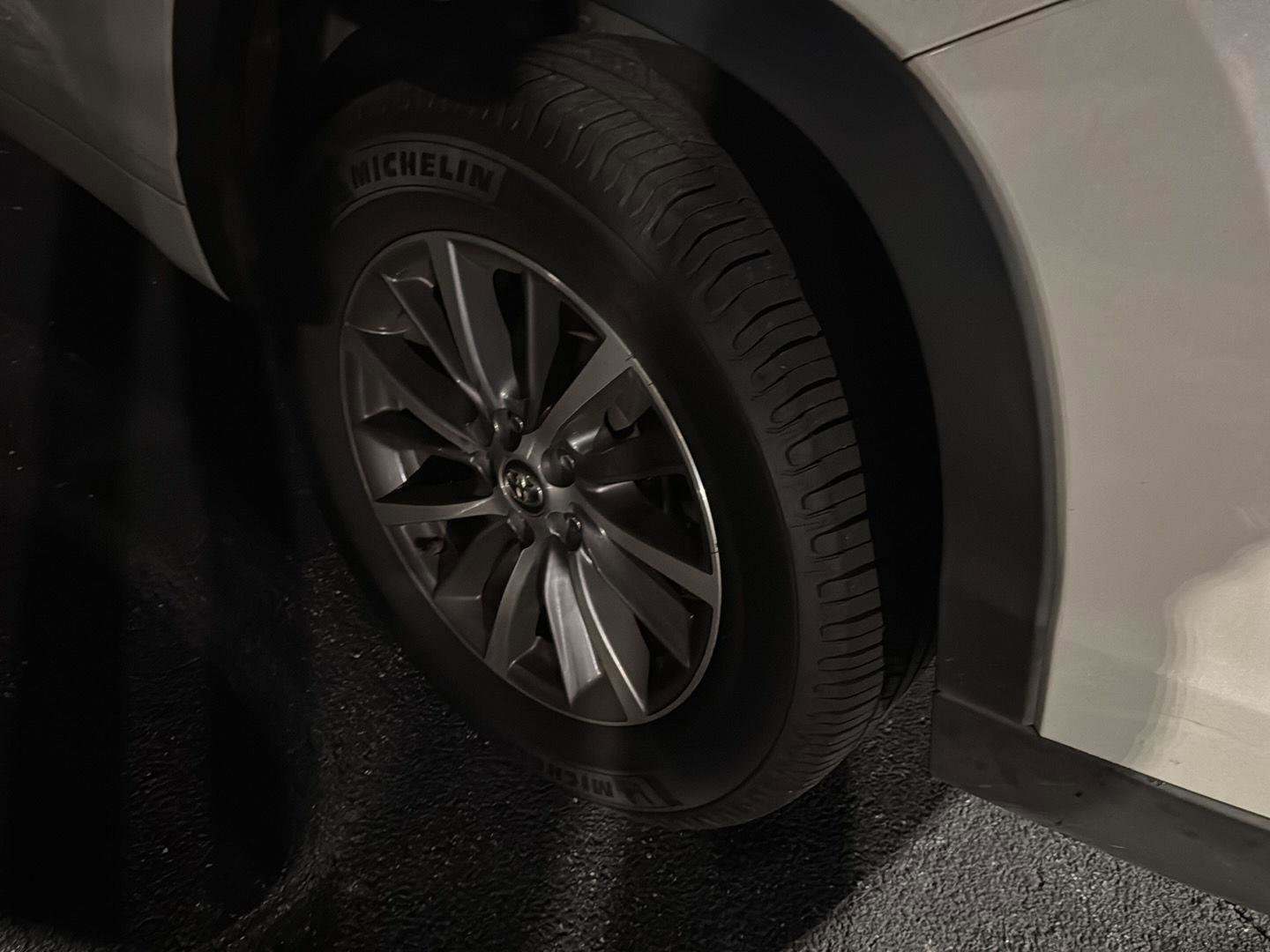 Used 2017 Toyota Highlander XLE image 9