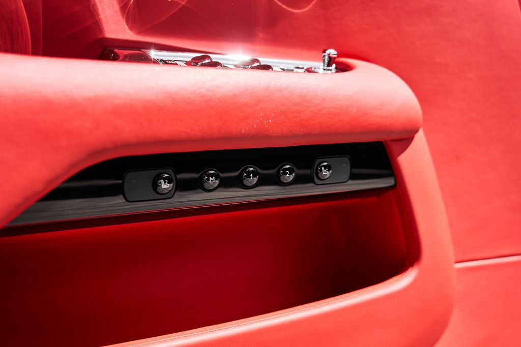 Used 2018 Rolls-Royce Dawn RWD image 34