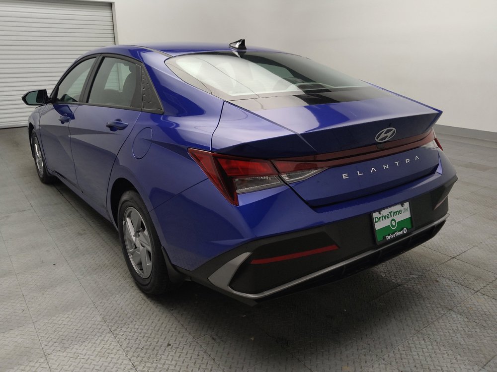 Used 2025 Hyundai Elantra SE FWD image 5