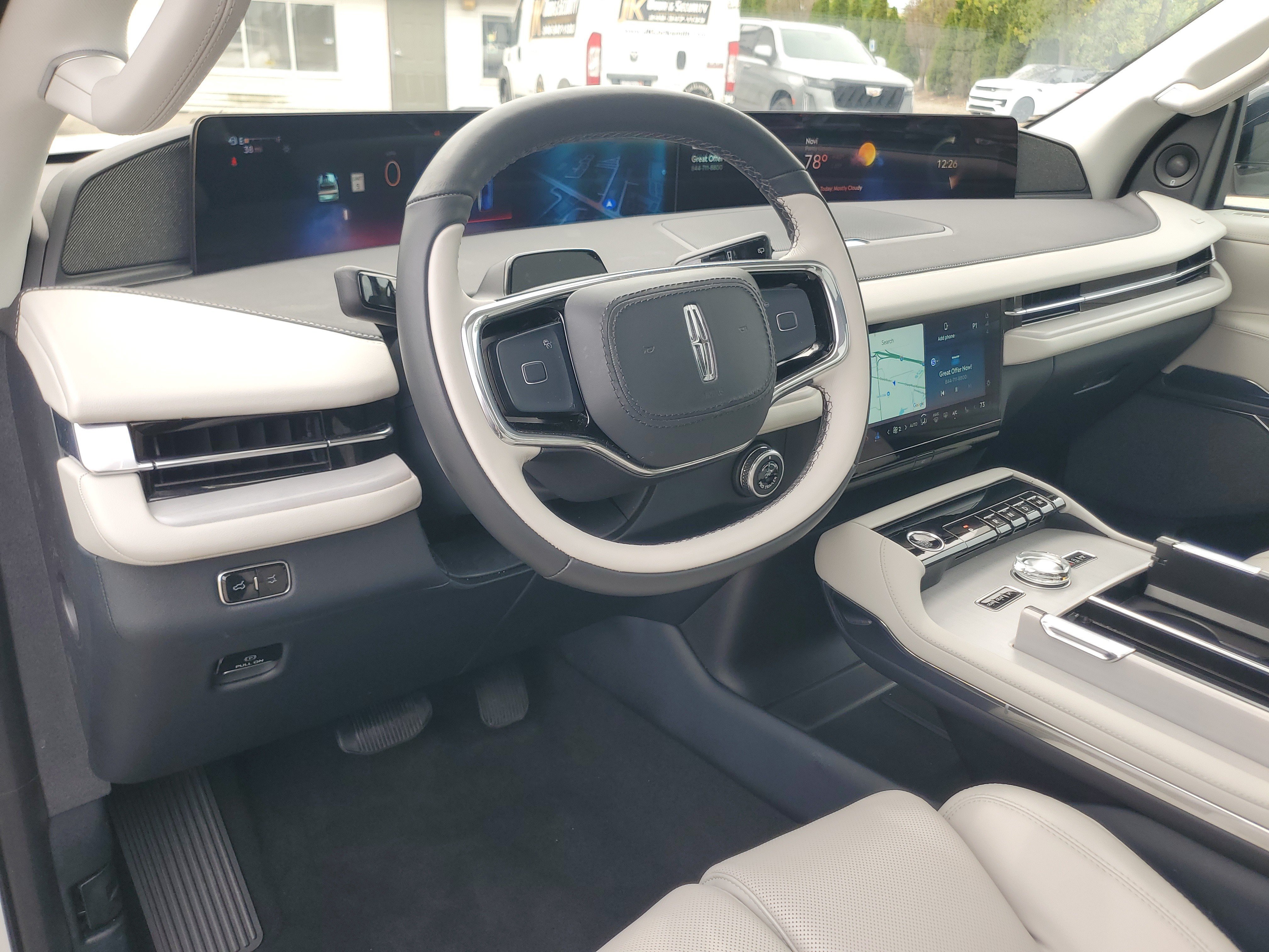 Used 2025 Lincoln Navigator Reserve AWD/4WD image 13