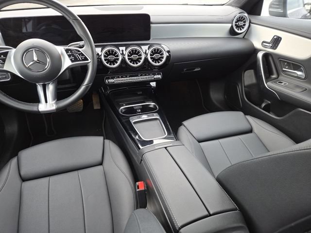 Used 2025 Mercedes-Benz CLA 250 4MATIC image 29