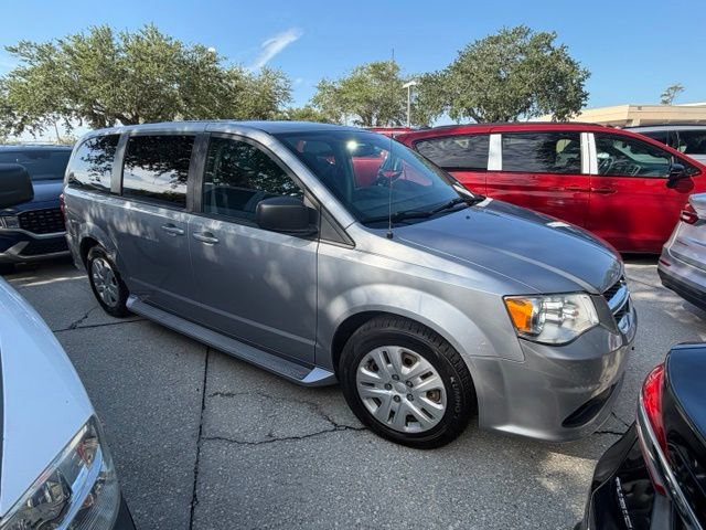 Used 2018 Dodge Grand Caravan SE w/ UConnect Hands-Free Group FWD image 7