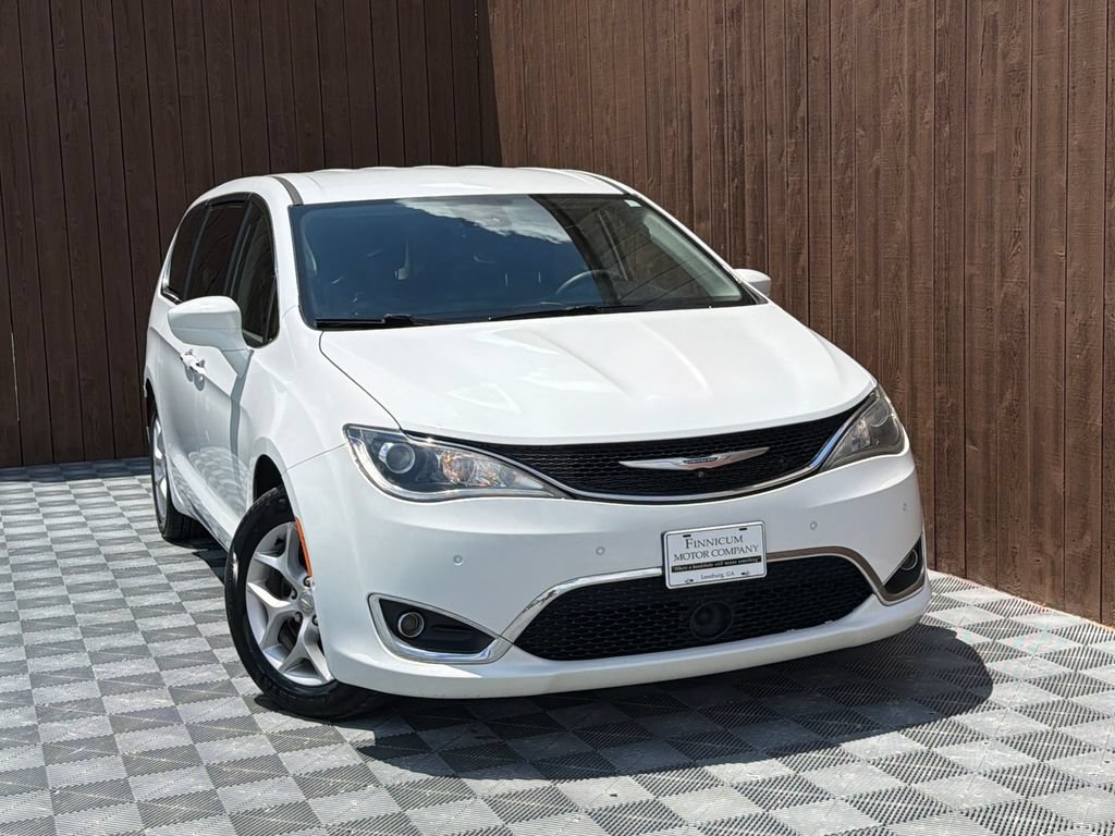 Used 2019 Chrysler Pacifica Touring Plus w/ Advanced Safetytec Group FWD image 14