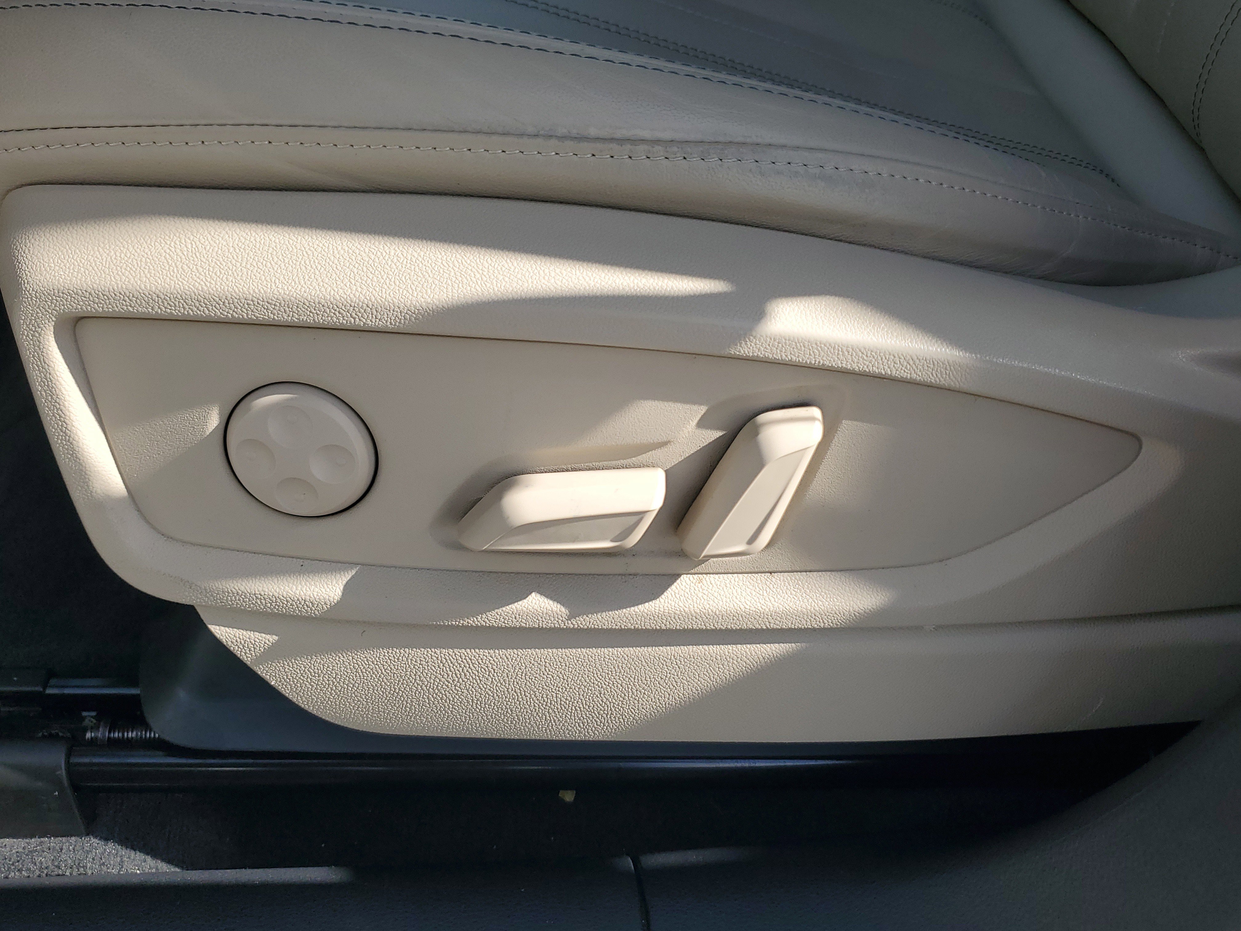 Used 2021 Audi Q5 Premium w/ Convenience Package image 12