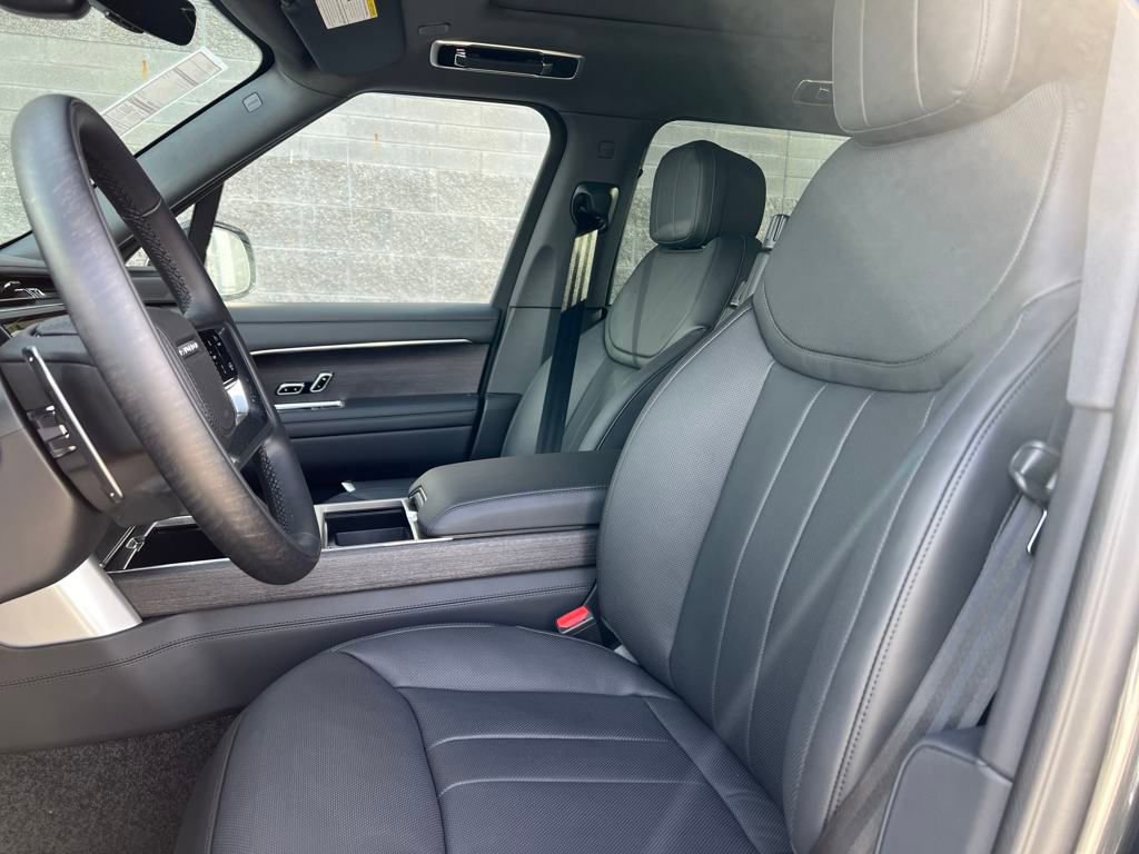 New 2025 Land Rover Range Rover SE image 5