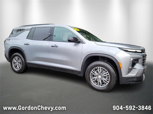 Used 2025 Chevrolet Traverse LT image 8