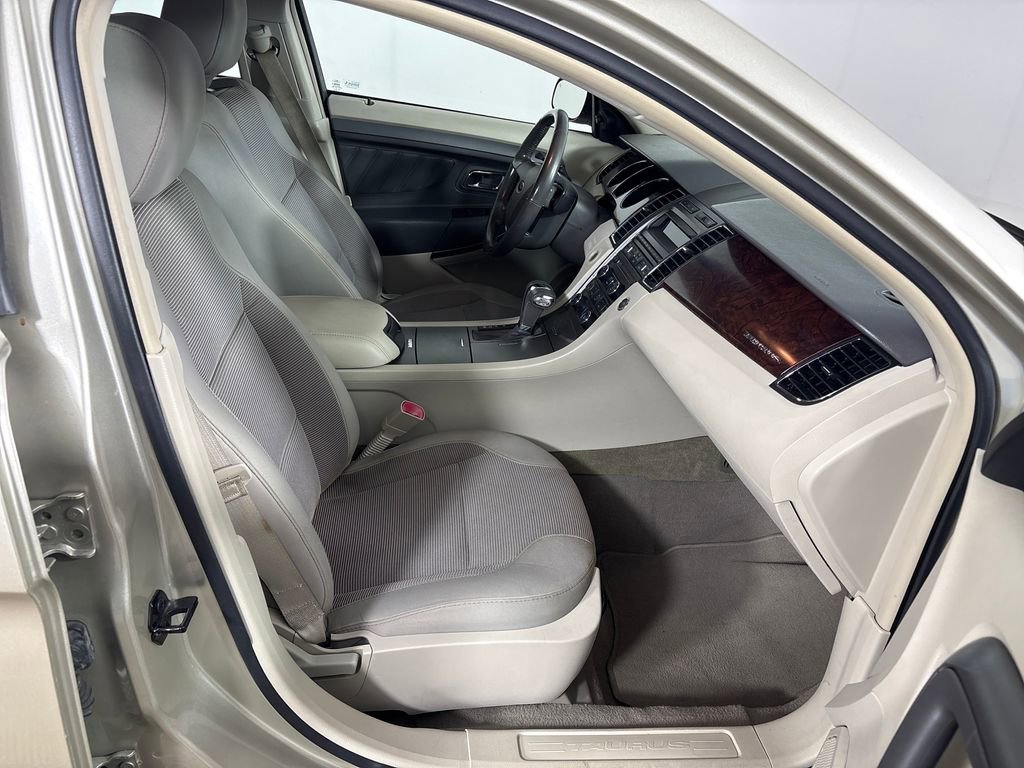 Used 2011 Ford Taurus SEL w/ 201A Rapid Spec Order Code FWD image 6