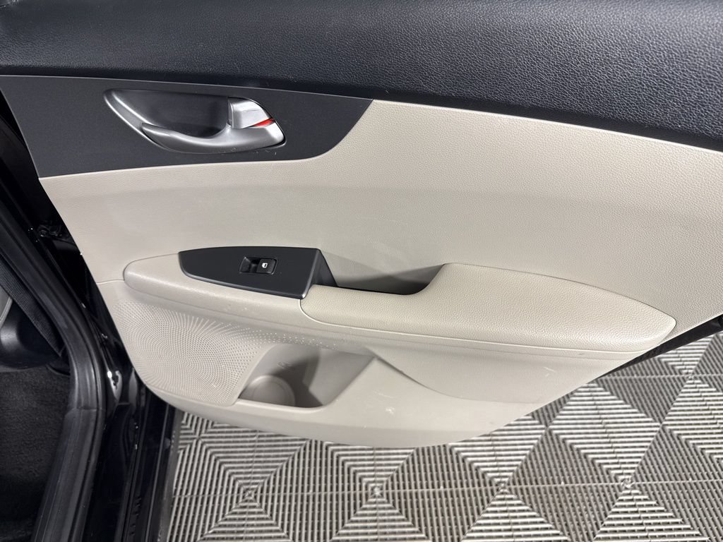 Used 2019 Kia Forte LXS FWD image 28
