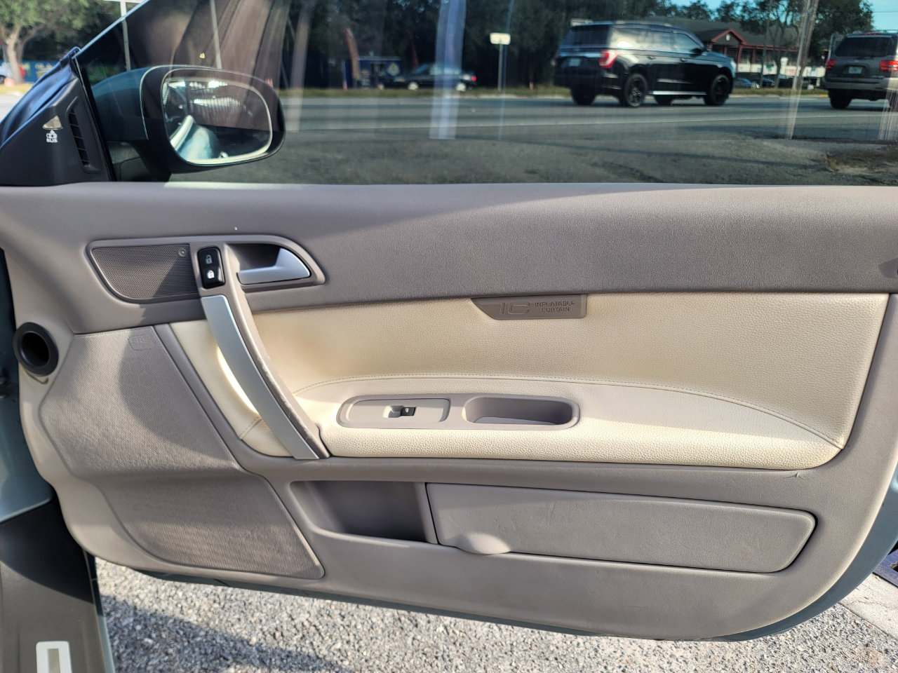 Used 2011 Volvo C70 T5 w/ Convenience Pkg image 13