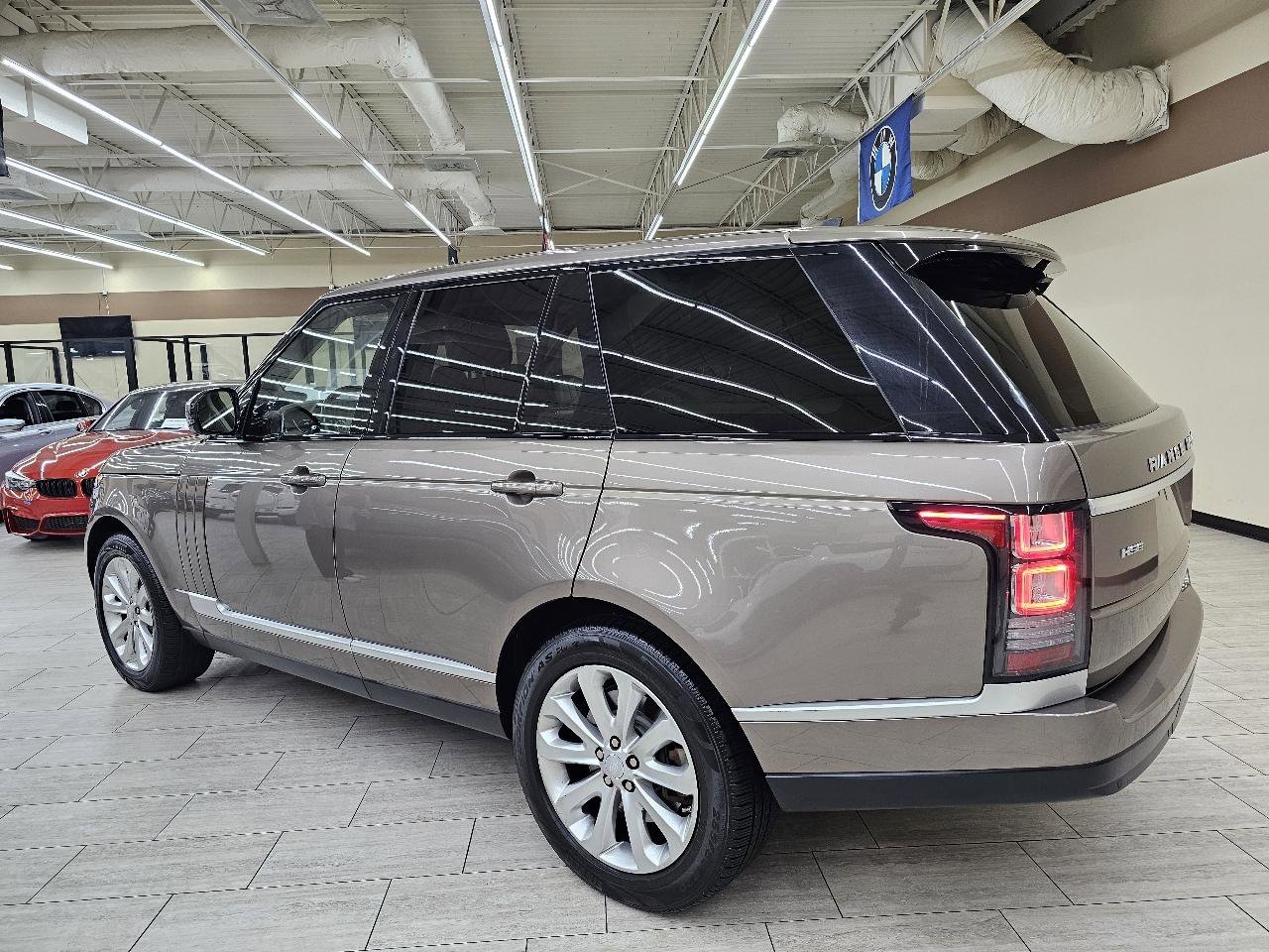 Used 2016 Land Rover Range Rover HSE image 8