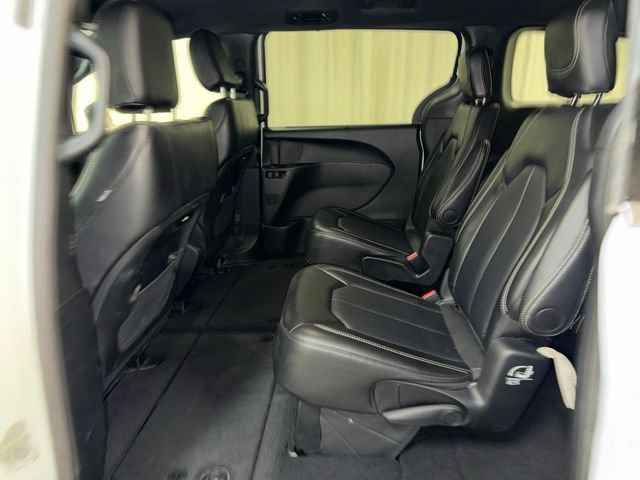 Used 2025 Chrysler Pacifica Select FWD image 17