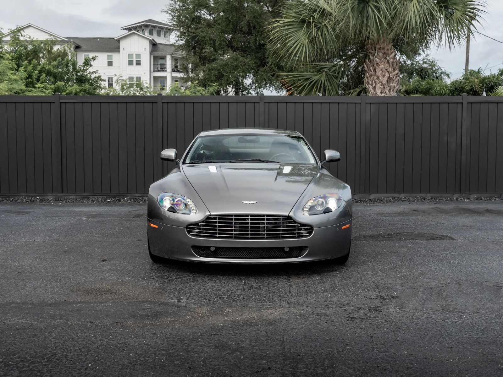 Used 2011 Aston Martin V8 Vantage Coupe RWD image 9