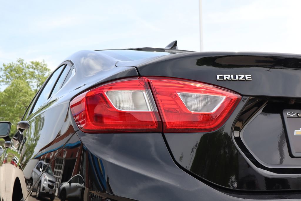 Used 2018 Chevrolet Cruze LT FWD image 25
