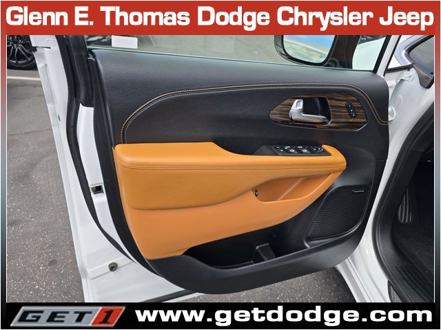 Certified 2023 Chrysler Pacifica Pinnacle FWD image 23