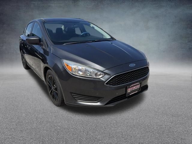 Used 2018 Ford Focus SE FWD image 4