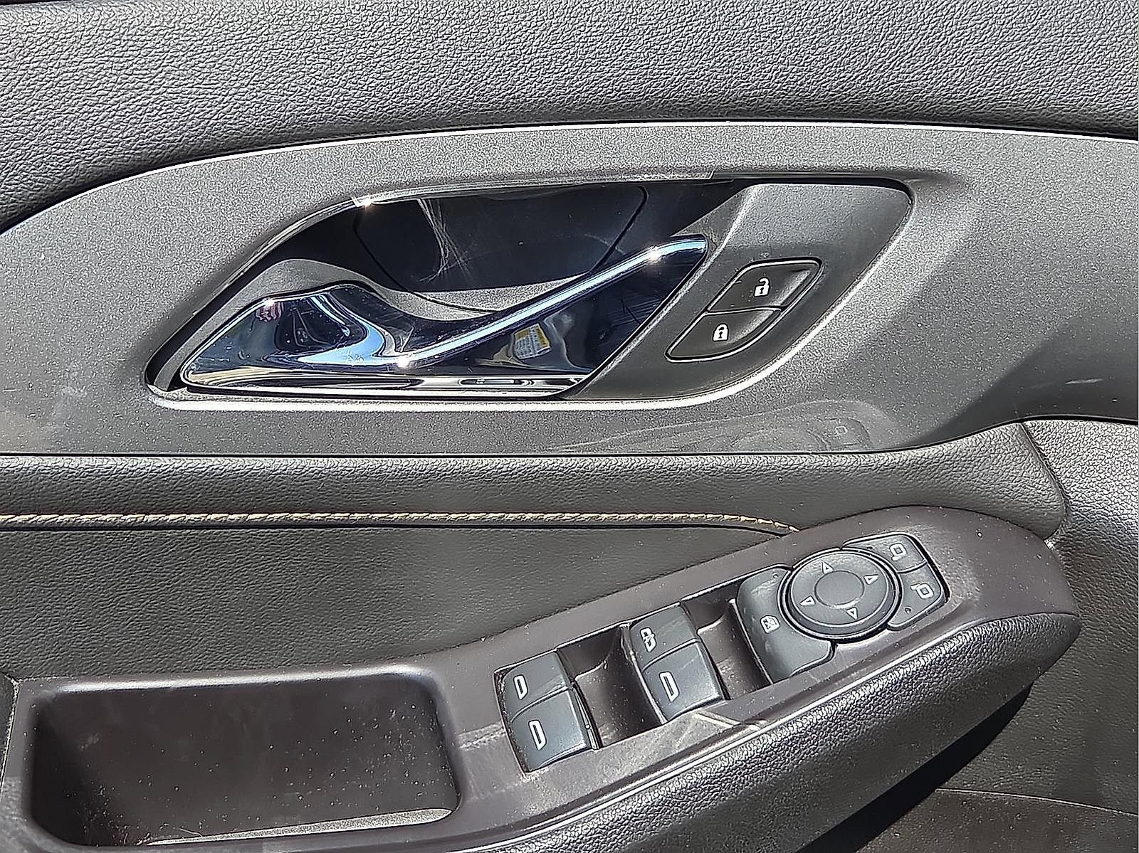 Used 2020 Chevrolet Traverse LT w/ LPO, Blackout Package image 14