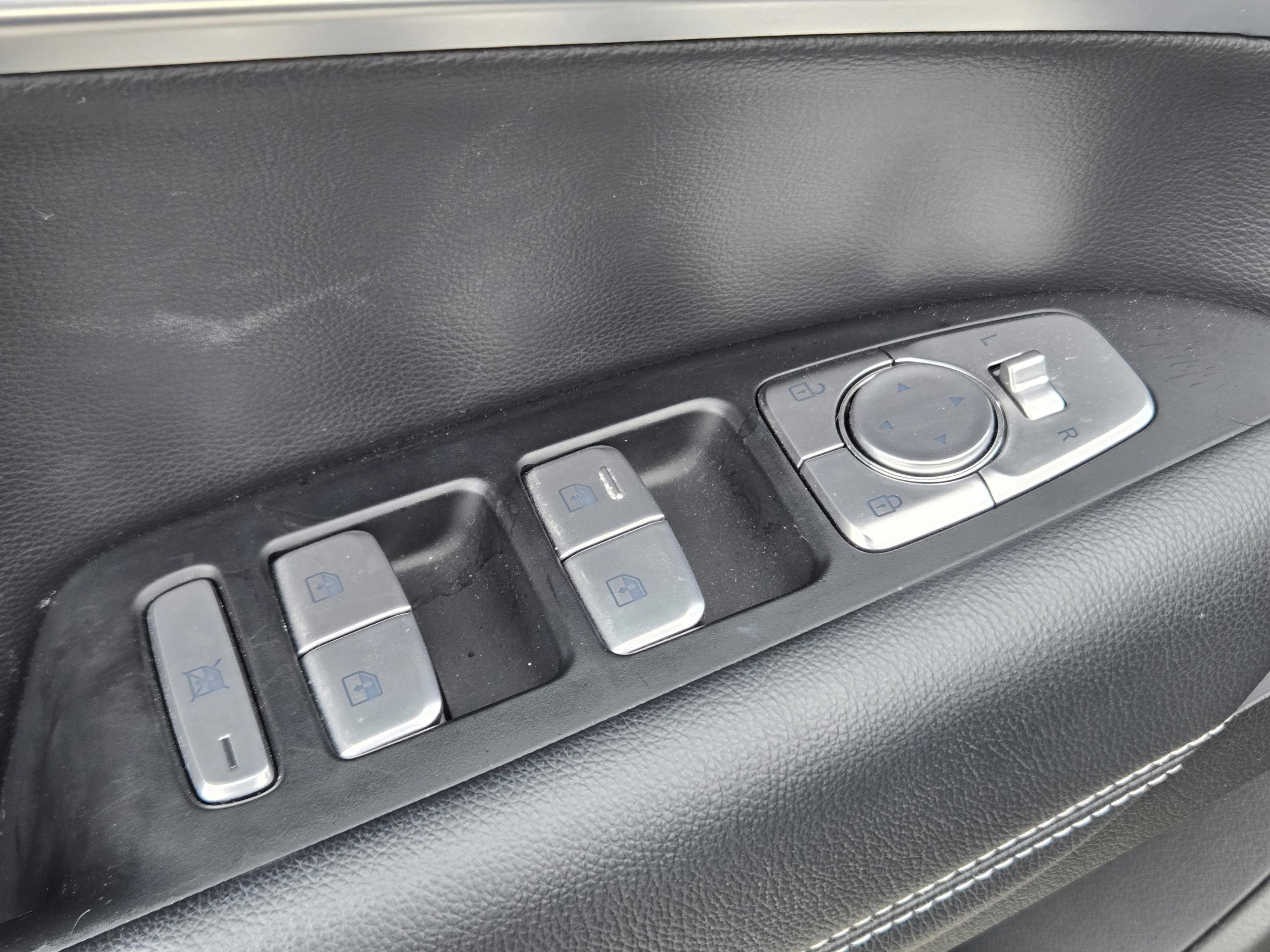 Used 2022 Genesis G70 2.0T image 23