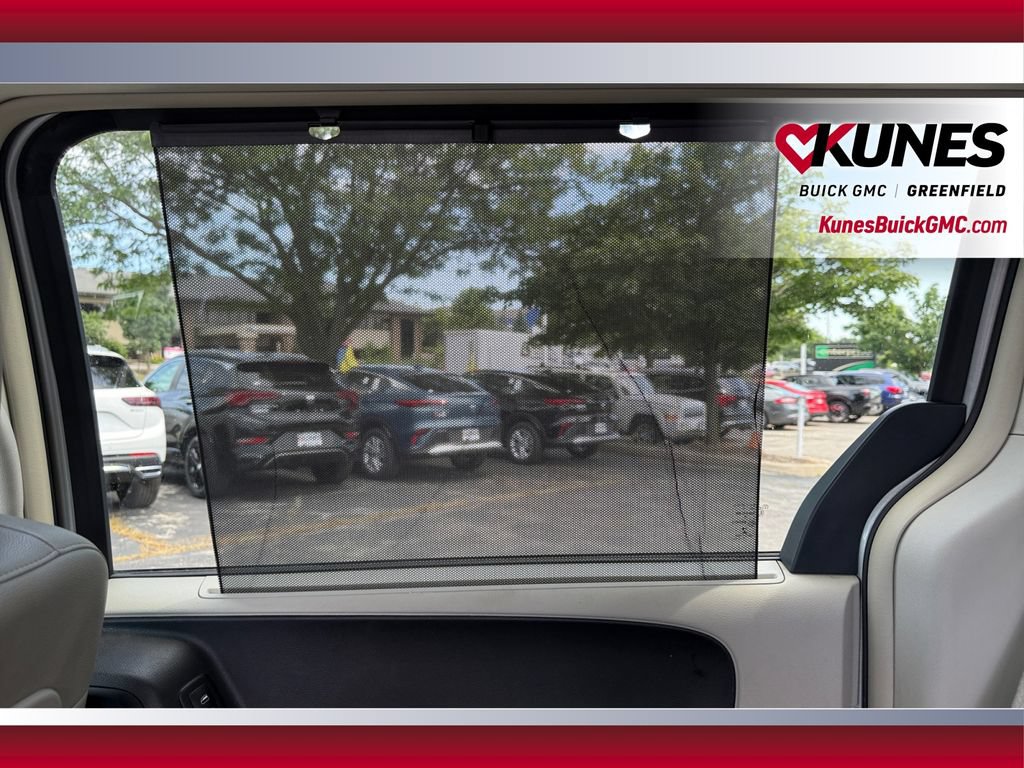 Used 2014 Chrysler Town & Country Touring FWD image 29